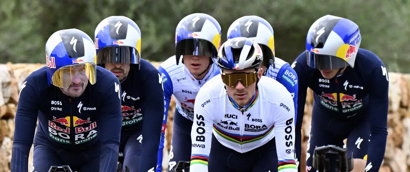 Eerste wedstrijd en eerste overwinning voor Remco Evenepoel in Red Bull-kleuren! - Circus Daily