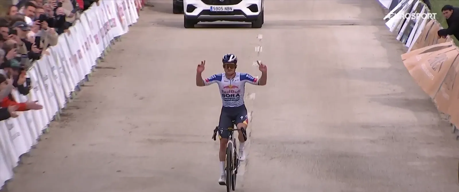 Evenepoel stoomt met solo van 50 km naar winst in Trofeo Serra Tramuntana - Belga