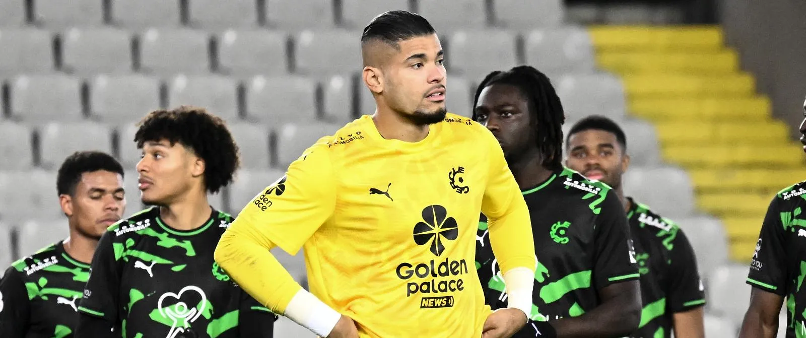 Ongelofelijke fout van de doelman van Cercle Brugge, die hem een uitsluiting opleverde! - Circus Daily