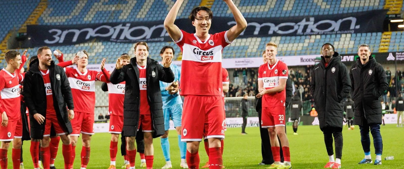 Cercle Brugge al snel met tien man en onderuit tegen Antwerp (0-4) - Belga