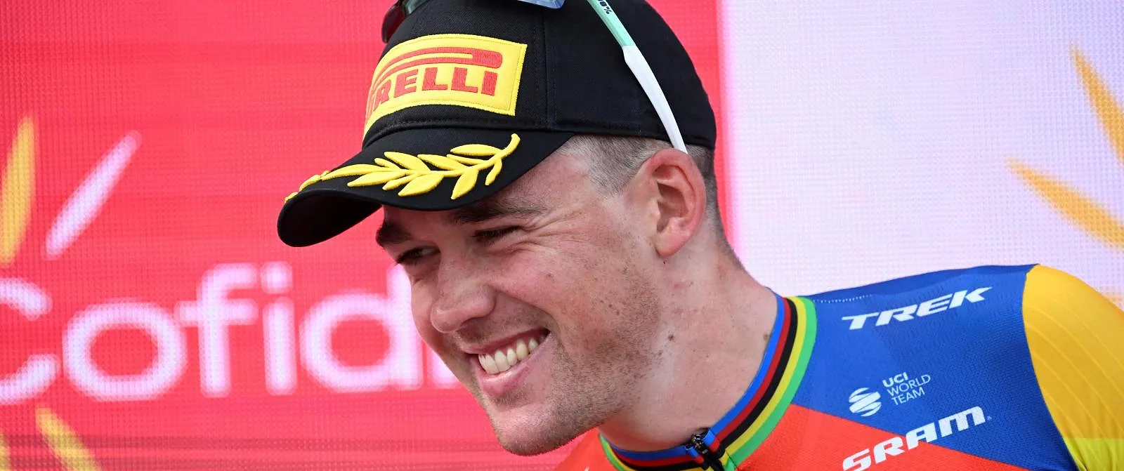 Pols en sleutelbeenbreuk : zware diagnose voor Mads Pedersen na val in de Ronde van Valencia - Circus Daily