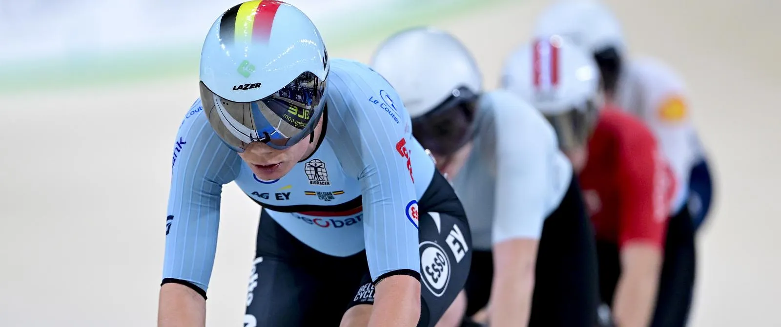 En daar is nummer 7 voor België! Lotte Kopecky wint samen met Shari Bossuyt de puntenkoers op het EK baanwielrennen - Belga