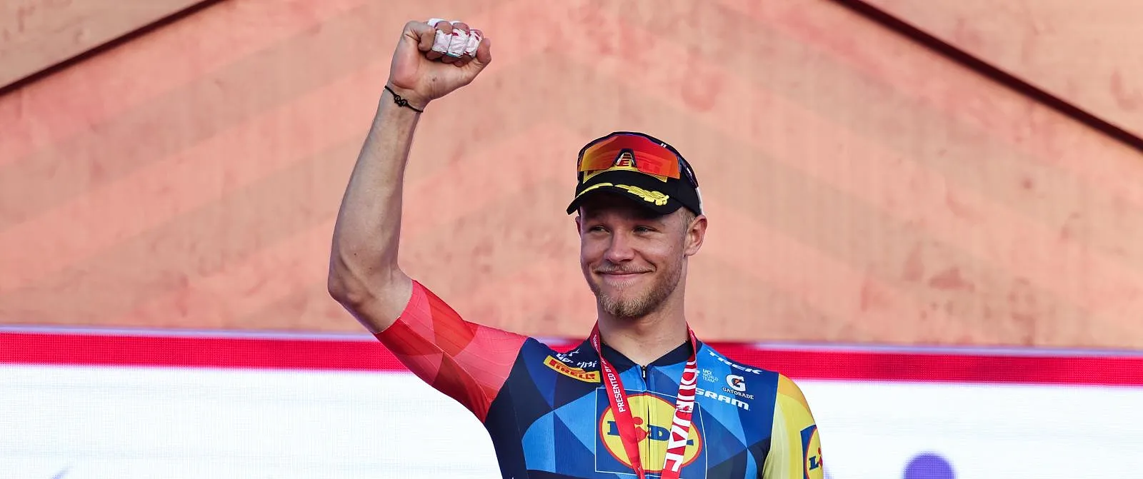 Opnieuw sprintzege voor Jonathan Milan, zaterdag volgt het verdict voor Remco Evenepoel - Circus Daily