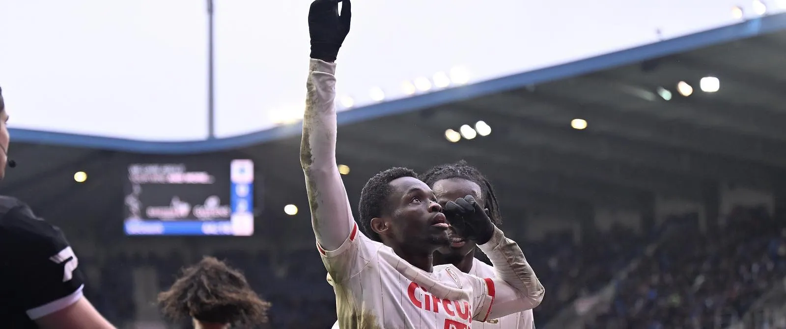 Standard wint in Genk en mengt zich opnieuw in de strijd om de top zes - Belga