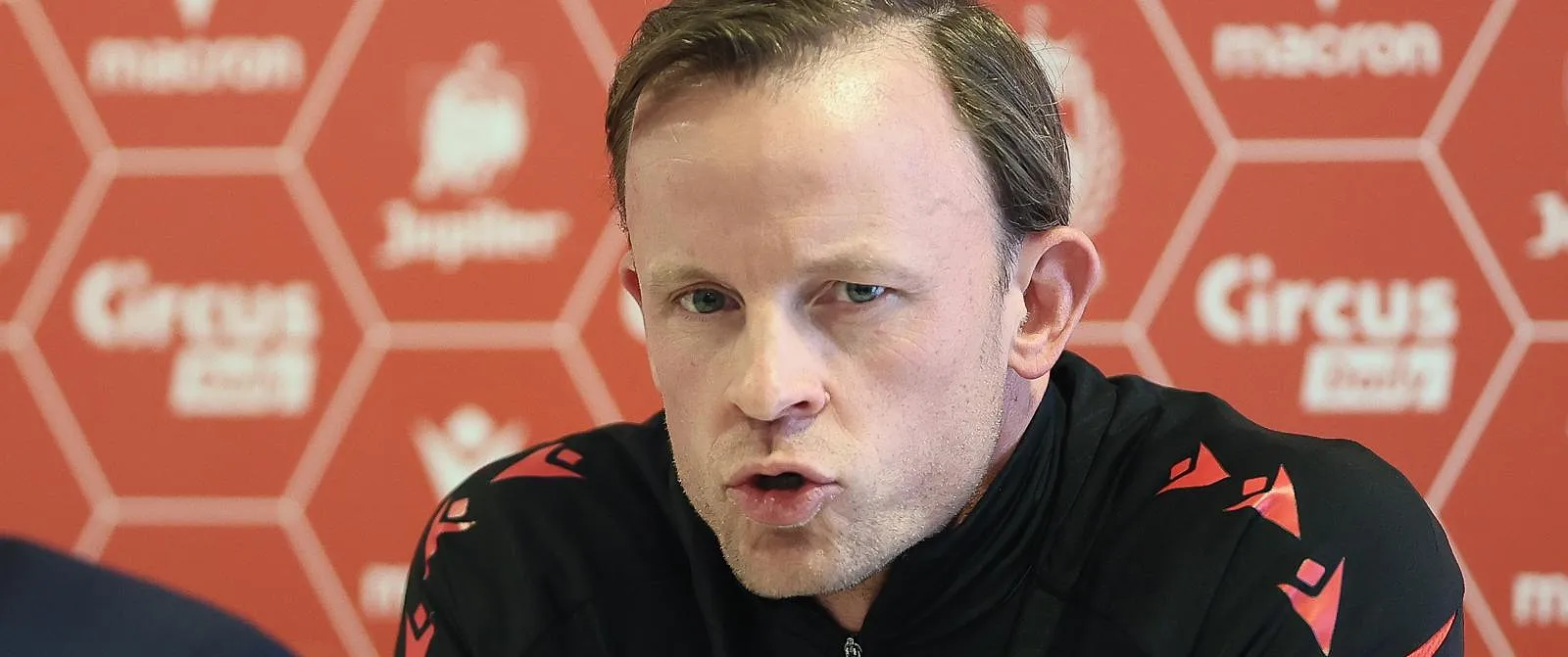 Euvrard wil bevestigen na Genk: “Als je niet wint tegen La Louvière, mag je alles in de vuilbak gooien” - Circus Daily