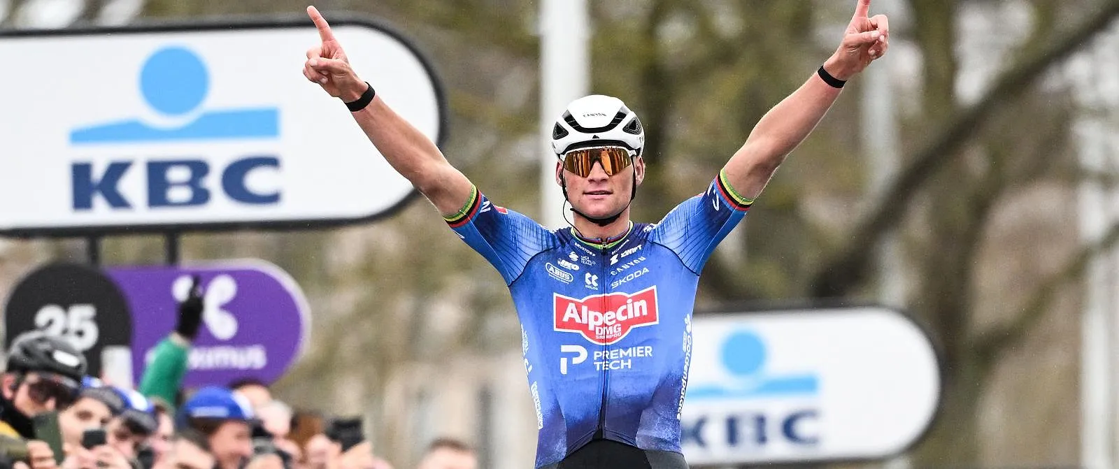 Mathieu van der Poel schittert en wint de Omloop Het Nieuwsblad! - Belga