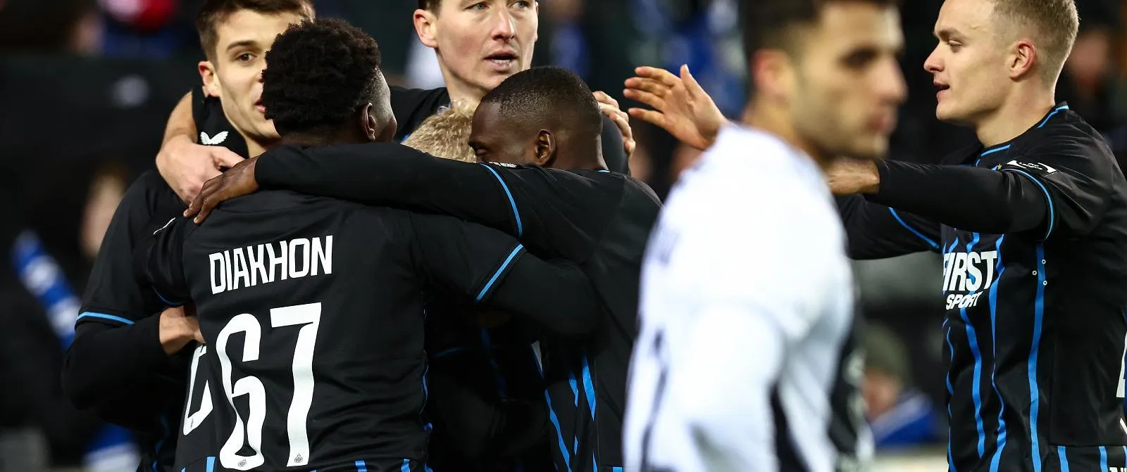 In de allerlaatste seconden draait Club Brugge het om tegen Charleroi (1-2), dat de Play-offs kan vergeten - Belga