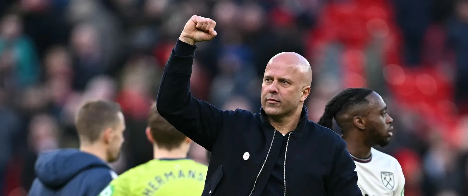 « Je kan de doelman bijna in het gezicht slaan en de scheidsrechter zegt : ‘Speel door’ » : Slot geen fan van de Premier League - Circus Daily