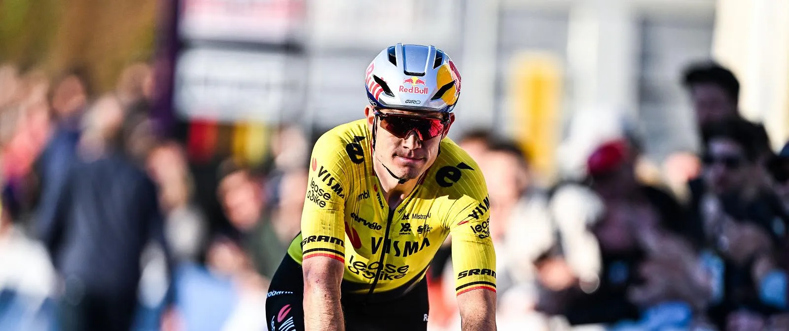 Wout van Aert afgeremd door glas: «Dit kan geen toeval zijn geweest» - Circus Daily