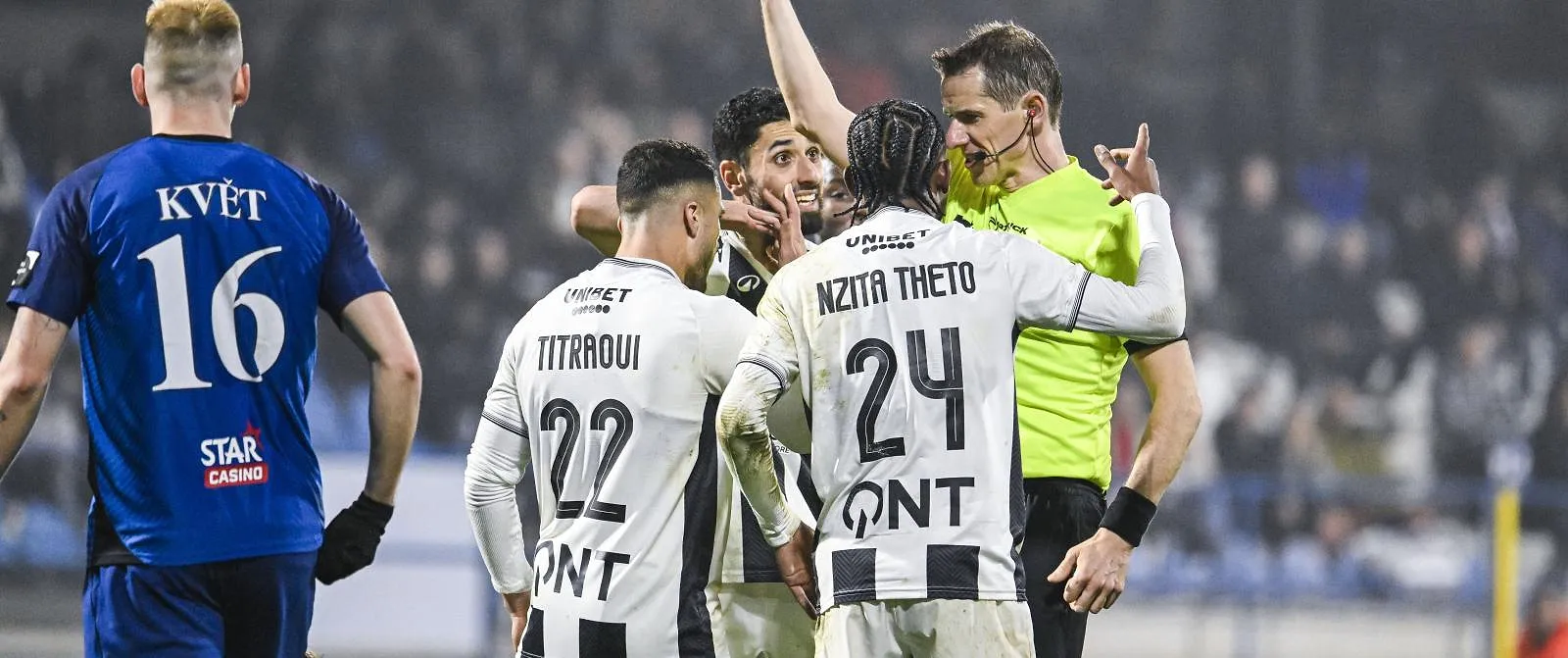 Charleroi laat kansen liggen en pakt slechts een punt bij rode lantaarn Dender (2-2) - Belga
