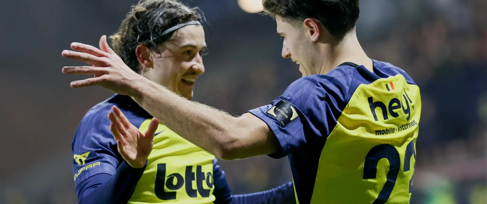 Union wint van Genk (2-1) en pakt voorlopig vier punten voorsprong op achtervolger Club Brugge - Belga