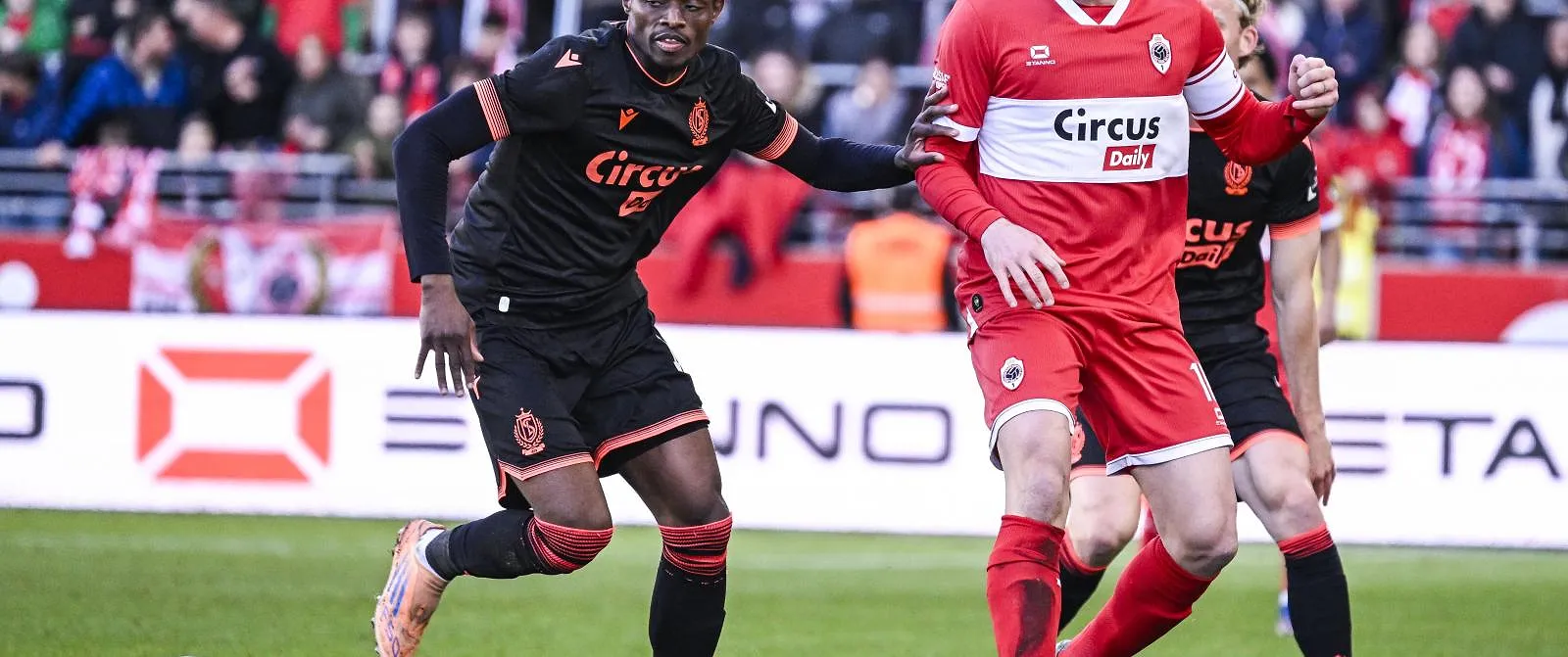 Standard sleept een gelijkspel uit de brand tegen Antwerp (1-1), maar neemt afscheid van de play-offs - Belga