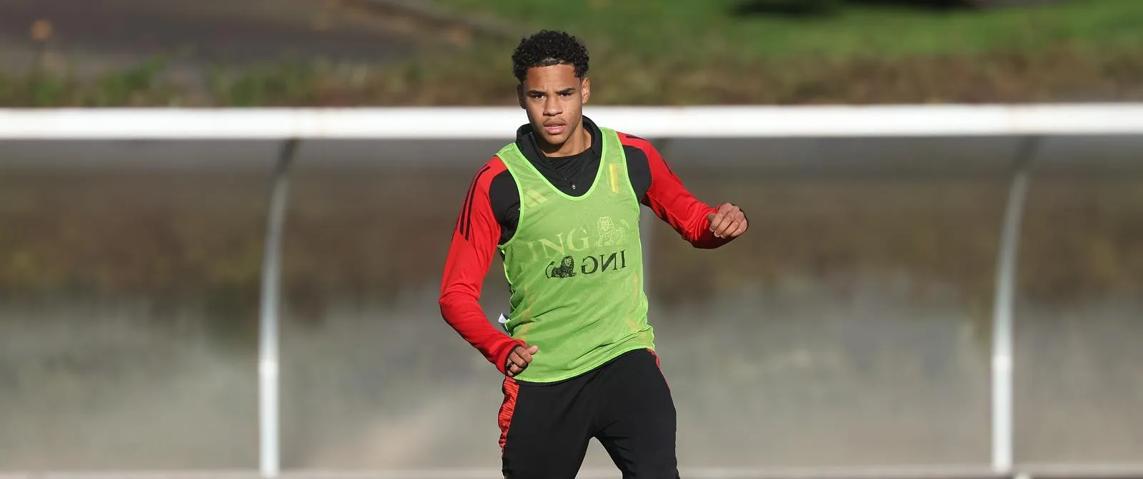 Belgische parel zwaar geraakt aan de knie? Noah Fernandez verlaat het veld in tranen bij PSV - Circus Daily