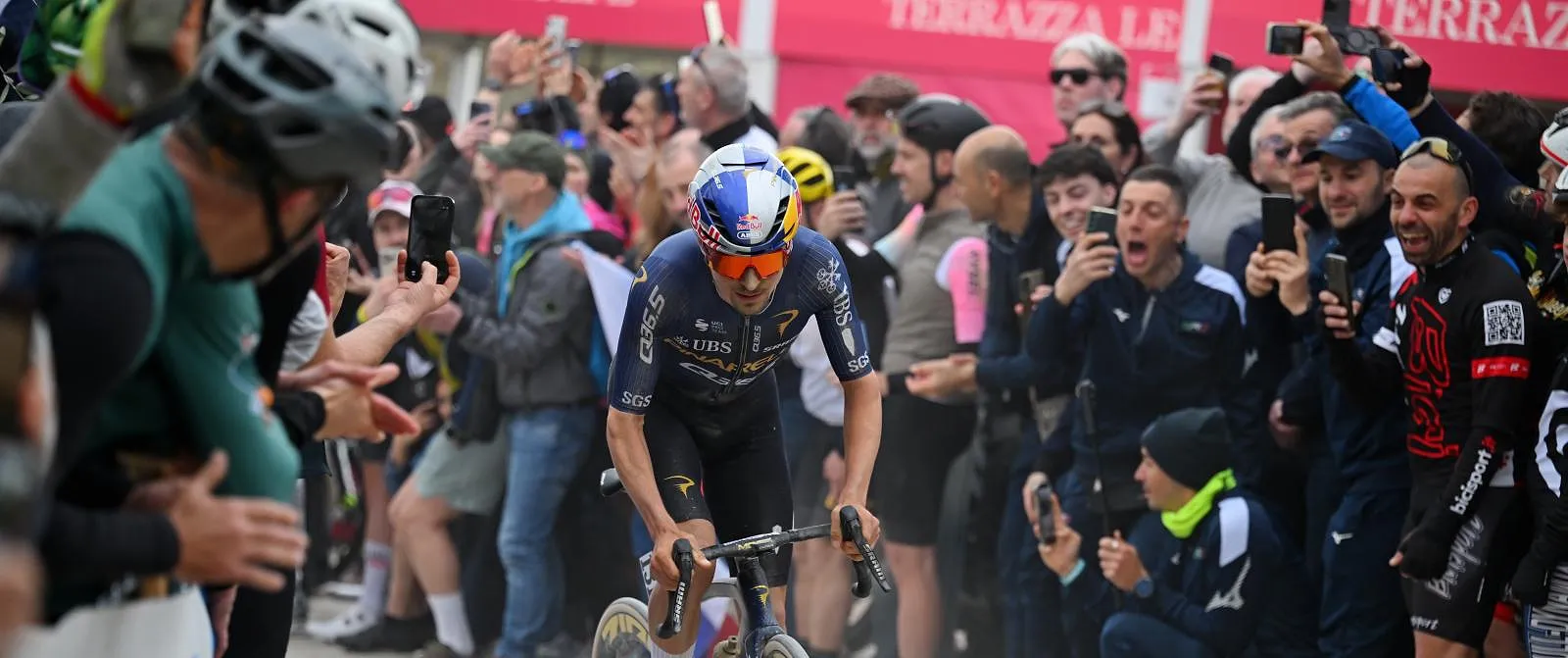 Milaan-Turijn : Pidcock klimt naar winst in oudste klassieker, Uijtdebroeks wordt vijfde bij comeback - Belga