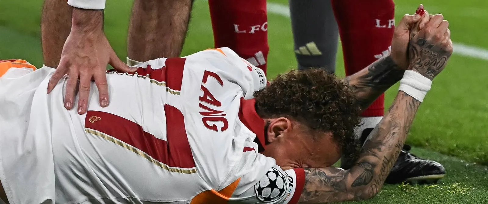 Afgesneden duim en spoedoperatie: grote zorgen om Noa Lang - Circus Daily