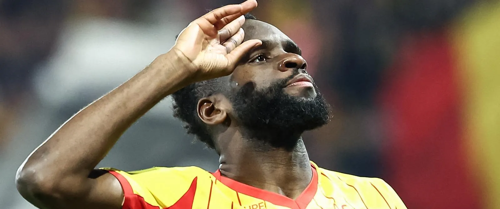 Lens verplettert Angers (5-1) en zet PSG onder druk - Circus Daily