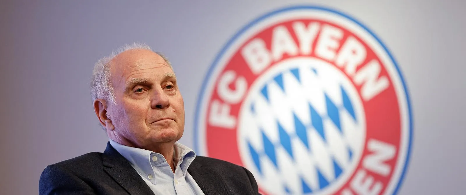Uli Hoeneß haalt uit naar Liverpool: «Bayern verkoopt Michael Olise niet» - Circus Daily