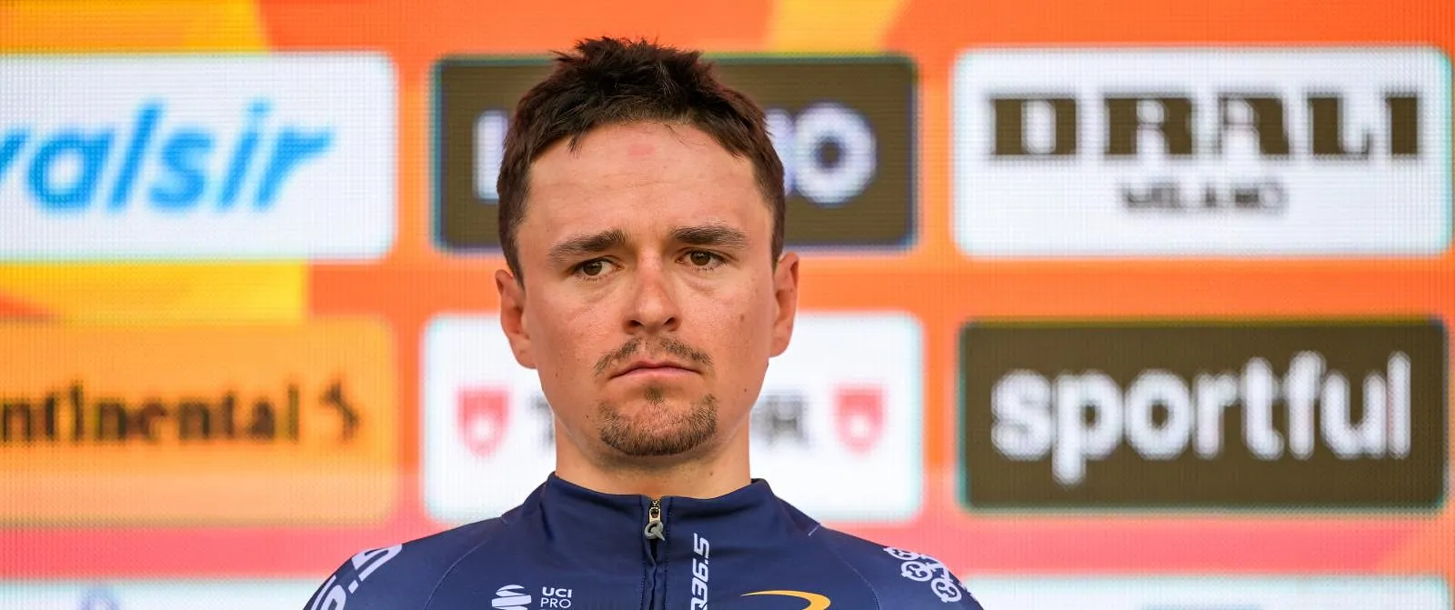 Pidcock verdwijnt daags na val in ravijn uit koers : « Wellicht bot- en ligamentletsels » - Belga