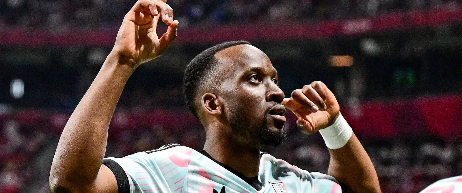 Dodi Lukebakio komt van ver: “Ik bedank de bondscoach, mijn familie en mijn vrouw” - Circus Daily