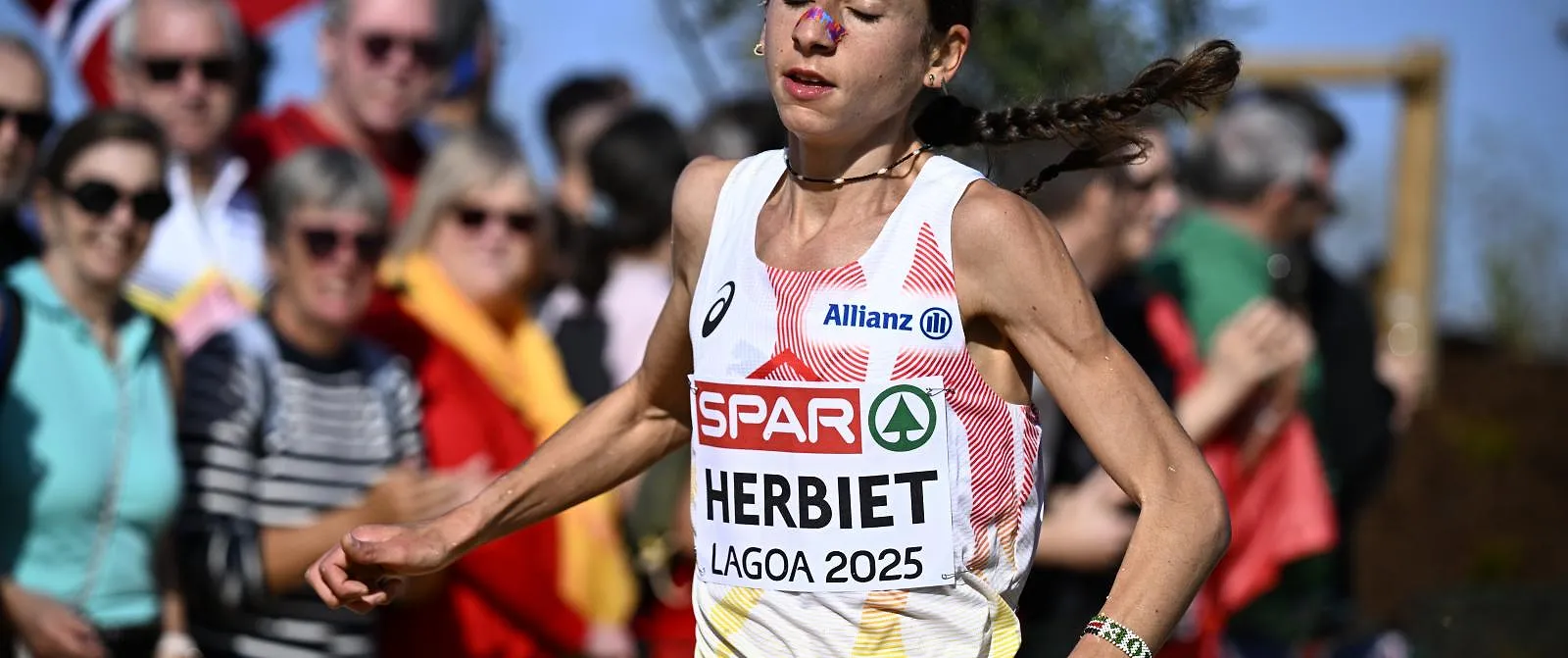 Na haar record op de marathon breekt Chloé Herbiet nu ook het Belgisch record op de halve marathon! - Circus Daily