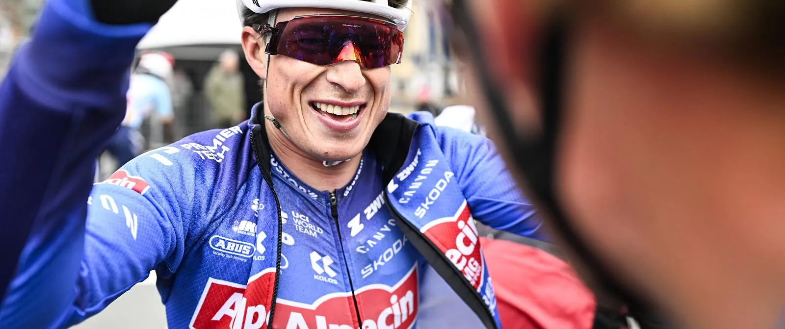 “Het was al heel lang een doel”: Jasper Philipsen reageert op zijn zege in In Flanders Fields - Circus Daily