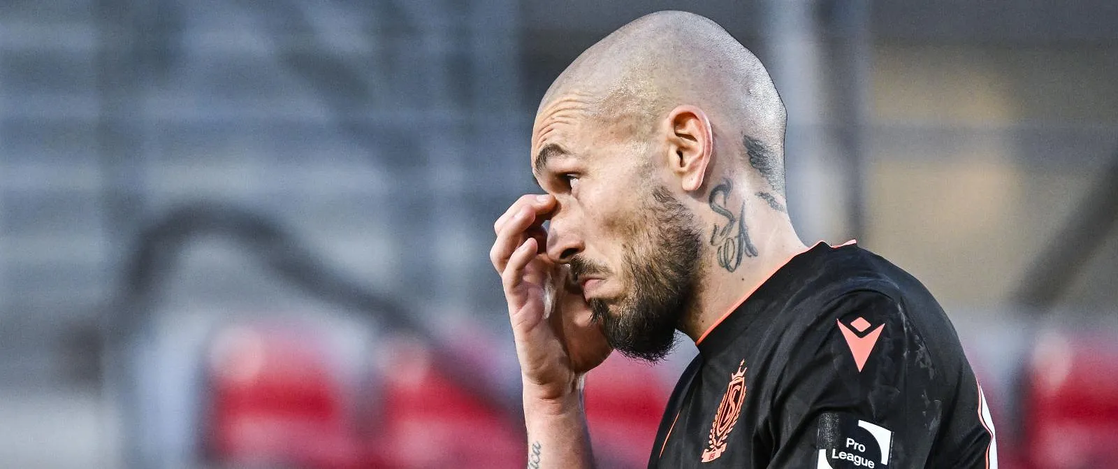 Standard wil Teddy Teuma verlengen ondanks fysieke kwaaltjes - Circus Daily