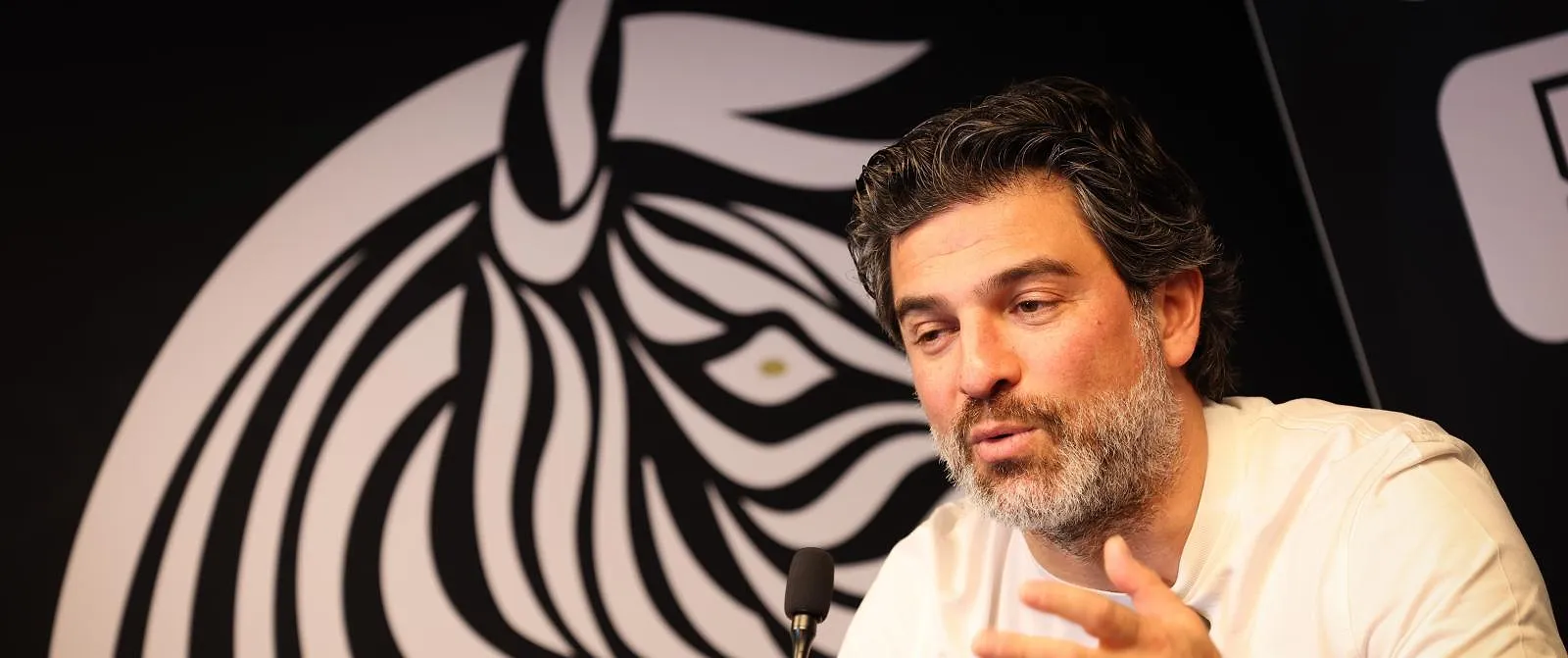 “De ambassadeur van het Belgisch voetbal”: Mehdi Bayat deelt zijn visie voor Charleroi - Circus Daily