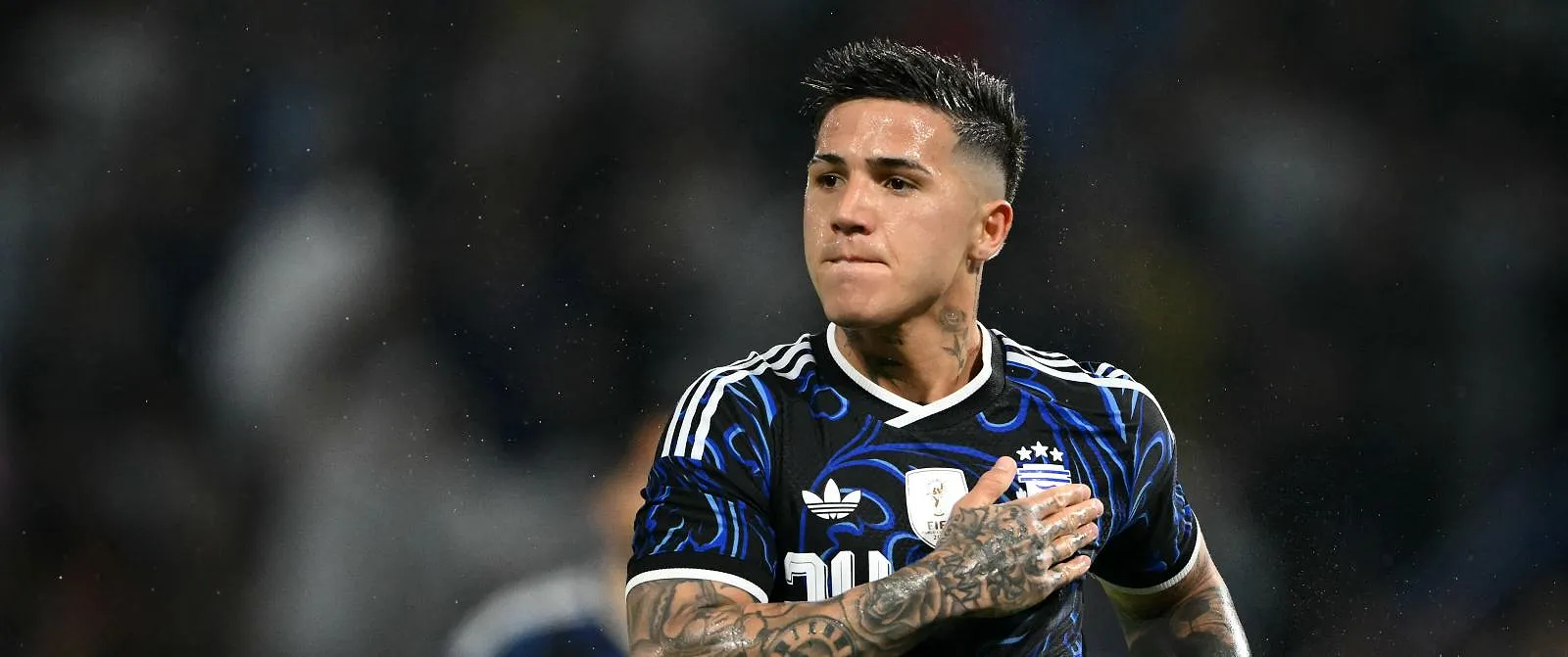 “Er is een grens overschreden”: Chelsea sluit Enzo Fernandez voor twee wedstrijden uit de selectie! - Circus Daily