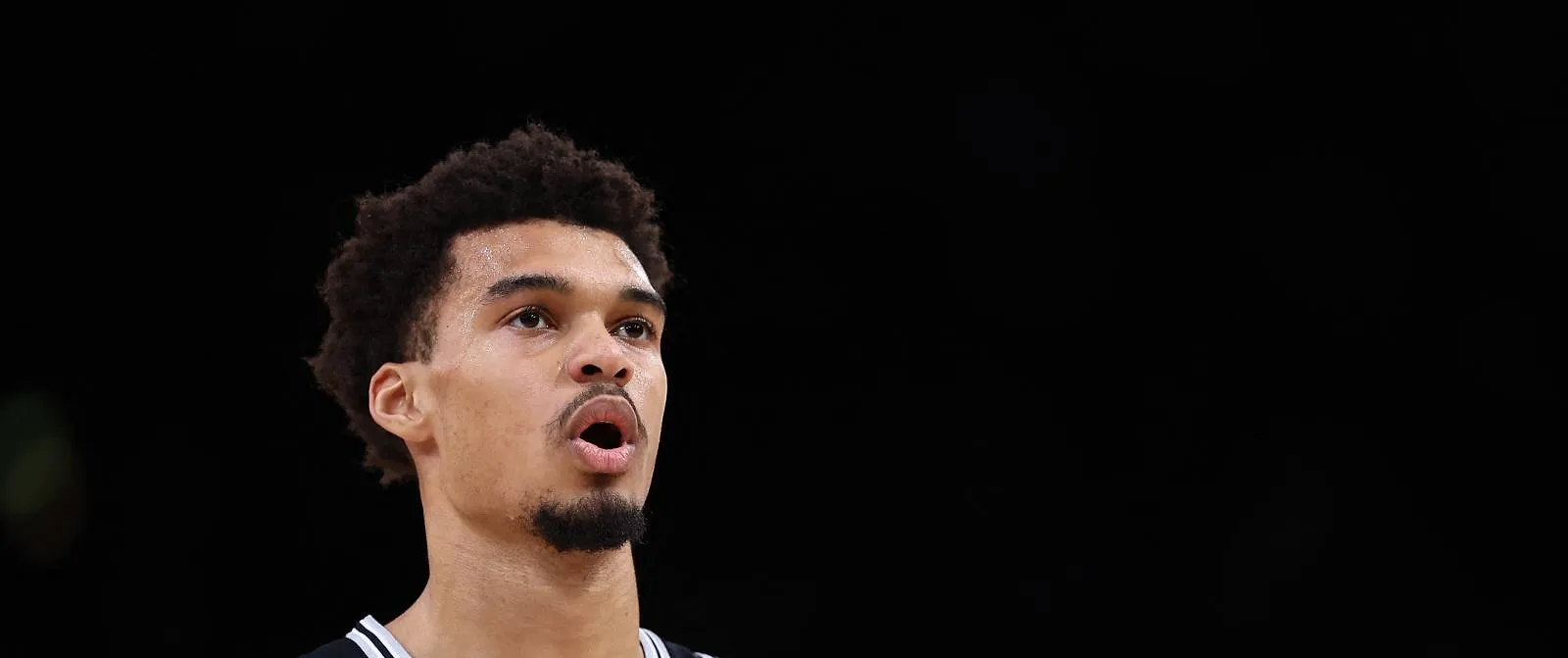 Zorgen rond Victor Wembanyama, getroffen aan de ribben - Circus Daily