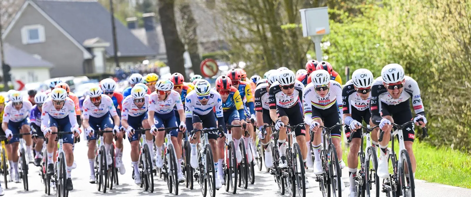“Onacceptabel”: parket heeft alle renners geïdentificeerd die door rood reden in de Ronde van Vlaanderen - Belga