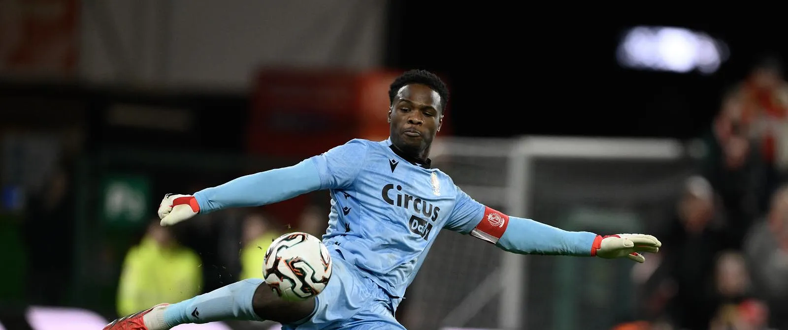 Slecht nieuws voor Standard : Matthieu Epolo ontbreekt tegen Westerlo - Circus Daily