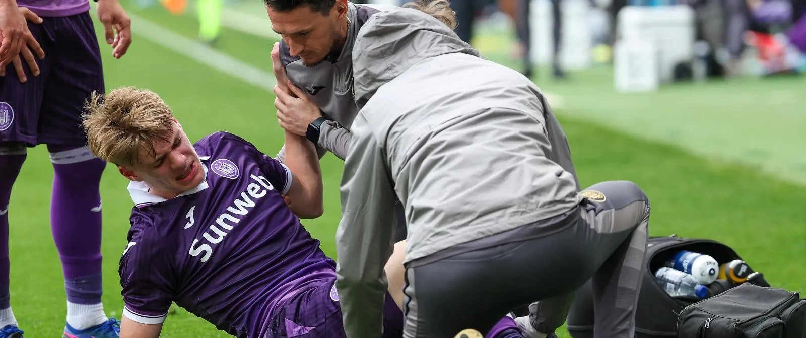 Zorgen bij Anderlecht: Nathan De Cat valt geblesseerd uit! - Circus Daily