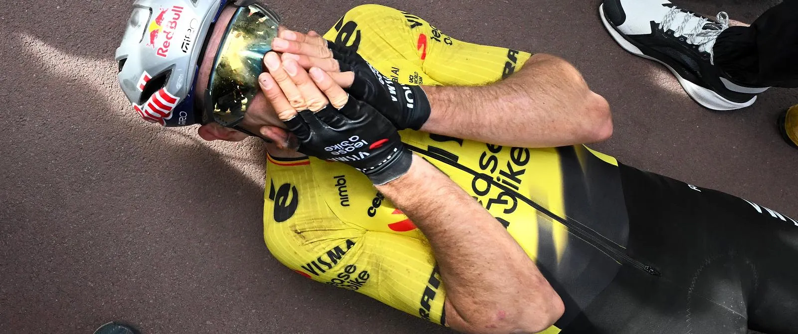 Hij maakt iedereen enthousiast: het ongelooflijke enthousiasme van buitenlandse commentatoren na de overwinning van Wout van Aert! (video) - Circus Daily