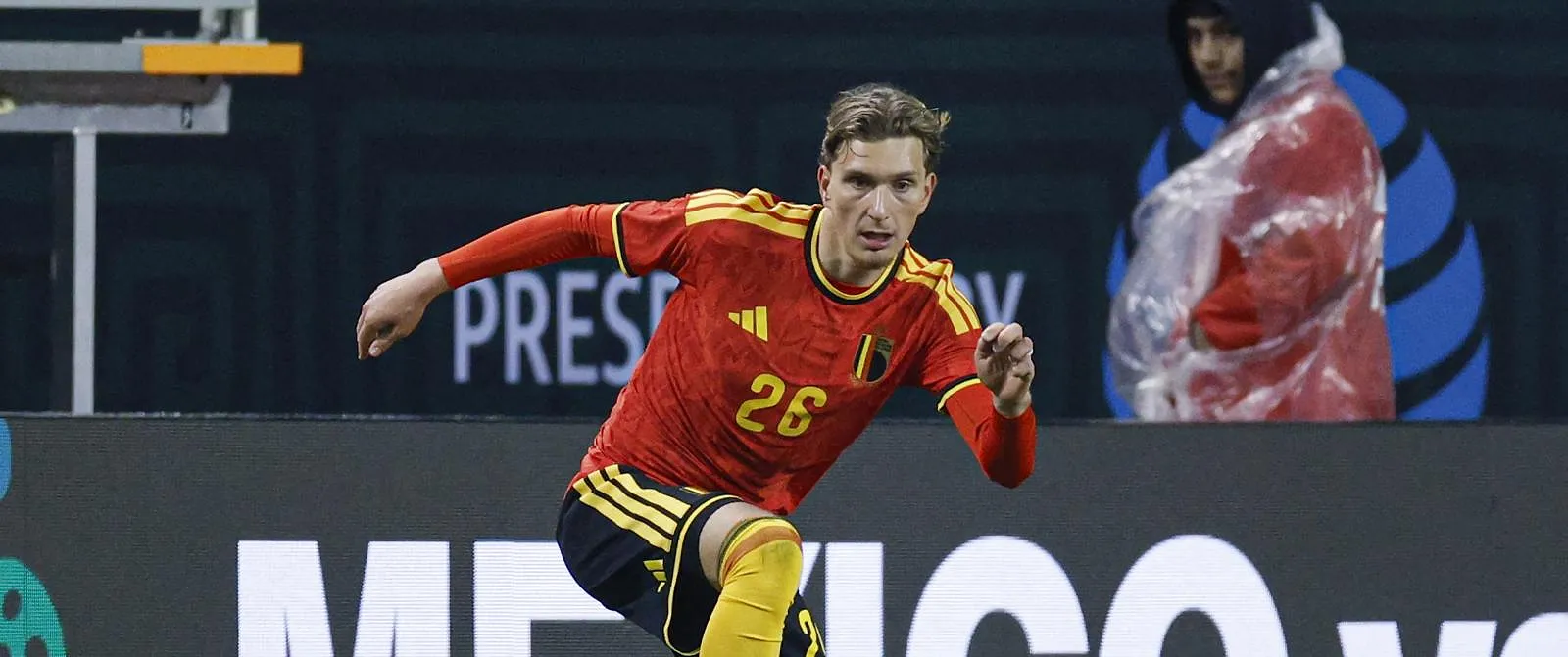 De krankzinnige vraagprijs van Ajax voor Mika Godts! - Circus Daily