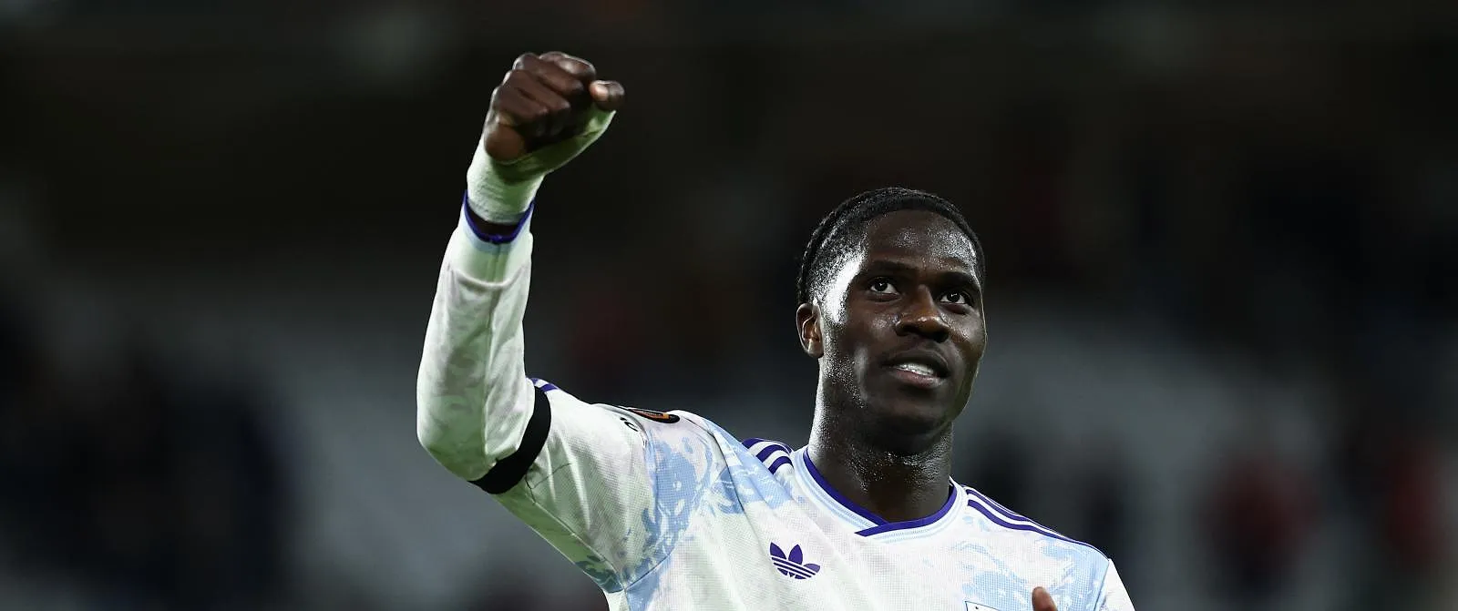 Amadou Onana valt geblesseerd uit bij Villa: «We moeten voorzichtig zijn» - Belga