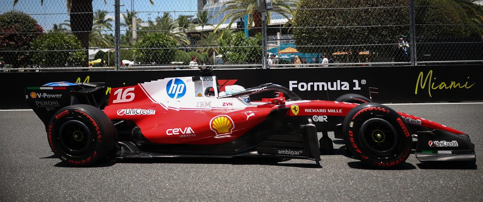 Charles Leclerc de snelste in vrije training, Max Verstappen in goeden doen! - Circus Daily