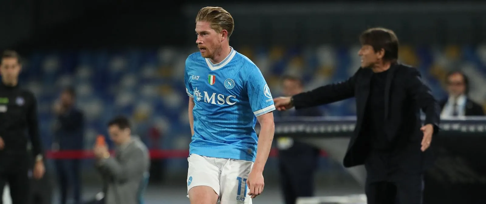 «Kevin speelde een propere partij»: Antonio Conte neemt het op voor Kevin De Bruyne - Circus Daily