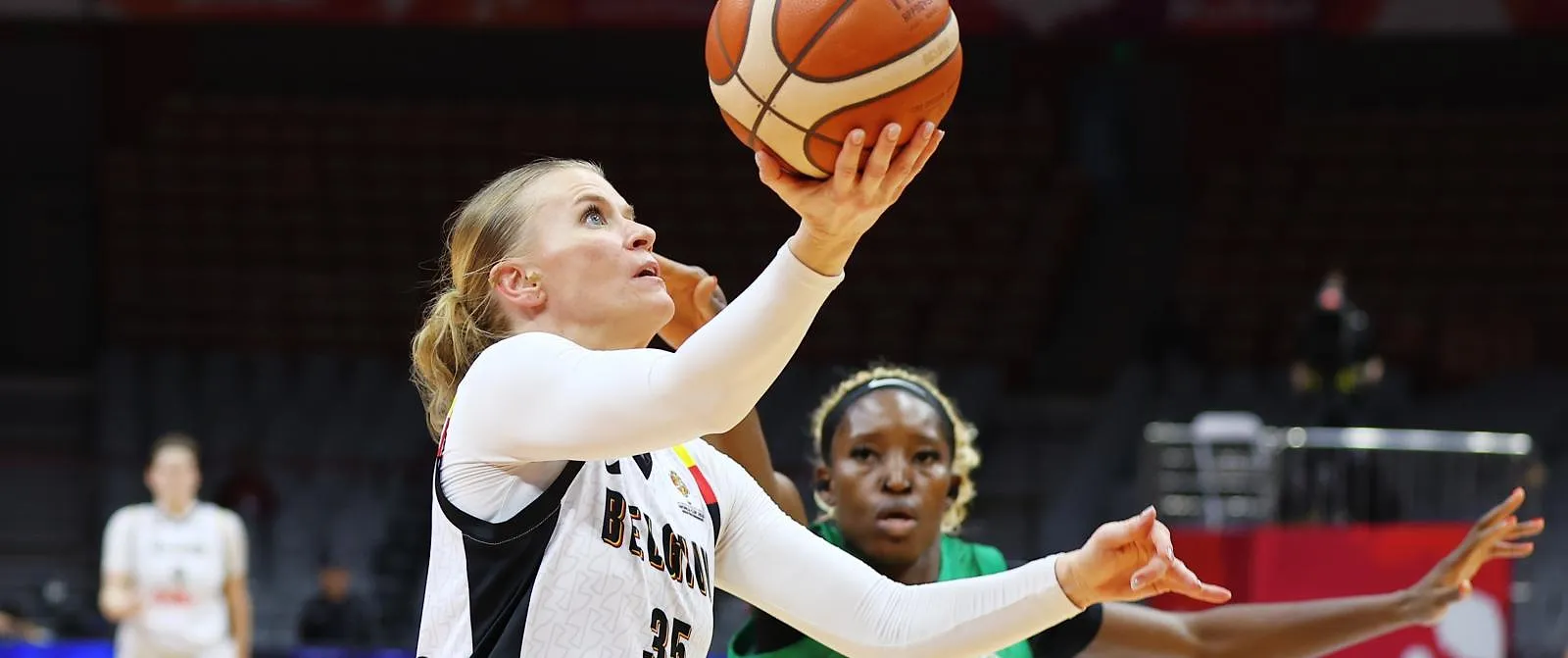 Julie Vanloo moet vertrekken bij de Los Angeles Sparks - Circus Daily