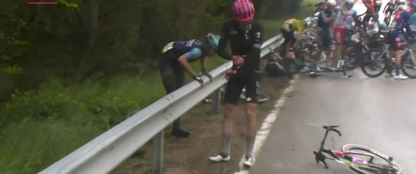 Giro d’Italia: de enorme valpartij die de finale van de tweede etappe door elkaar schudde! - Circus Daily