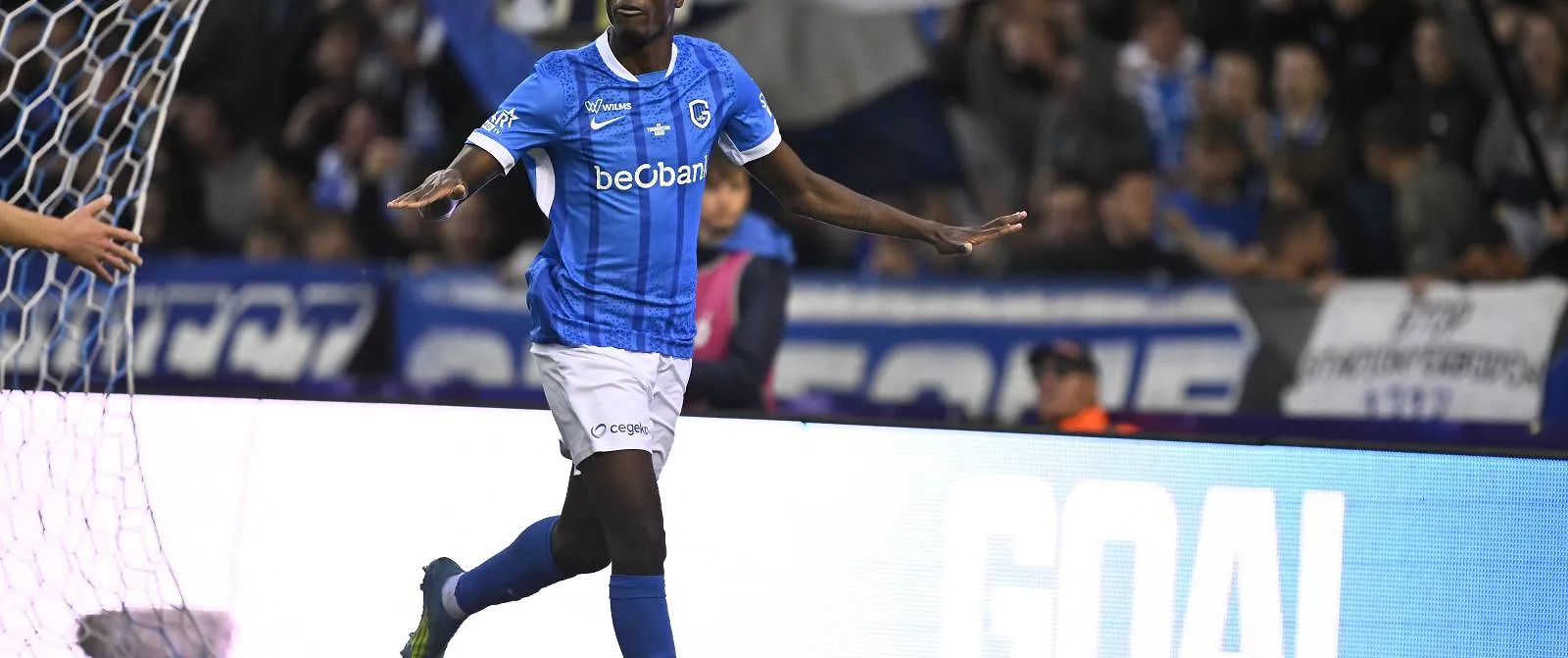 KRC Genk verslaat KVC Westerlo (3-0) en komt naast Standard de Liège aan de leiding van de Europe Play-offs - Belga