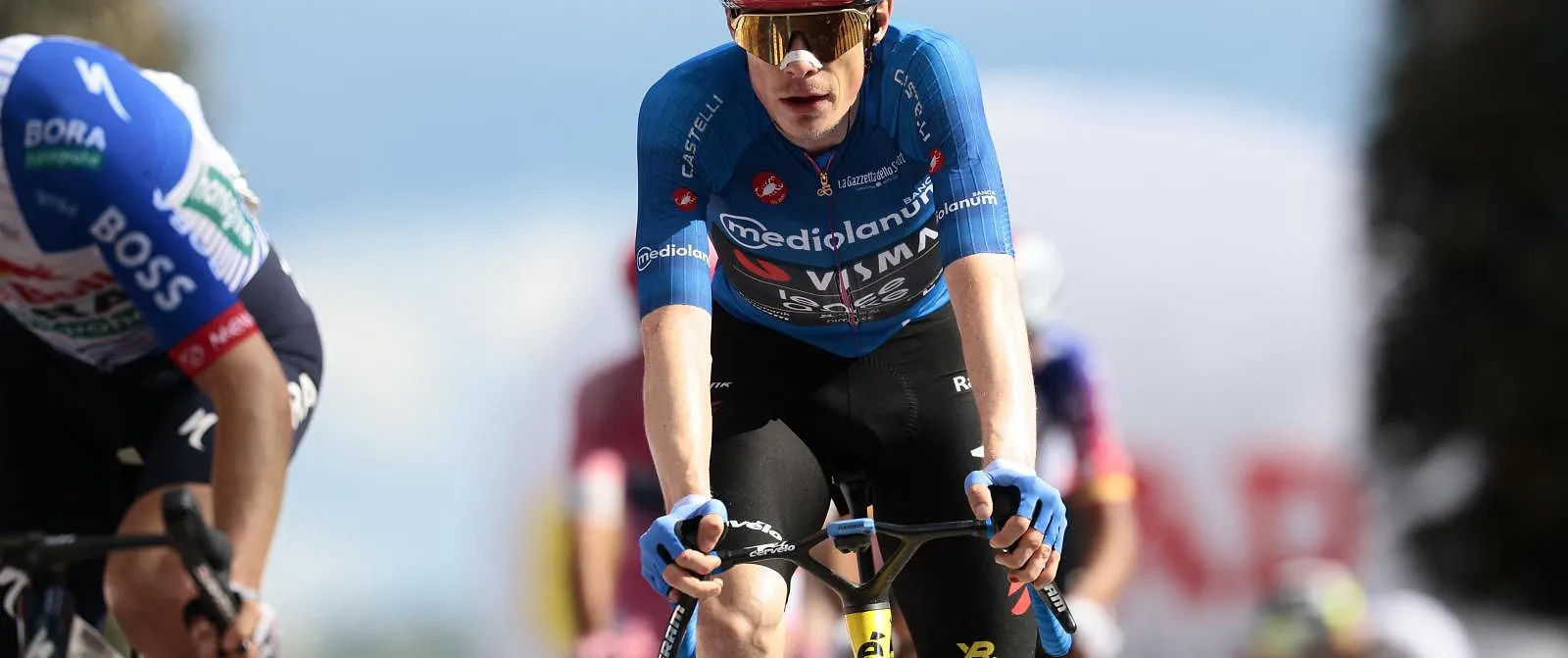 Jonas Vingegaard heeft de 9e etappe gewonnen op de top van de Corno alle Scale, volledig solo! - Belga