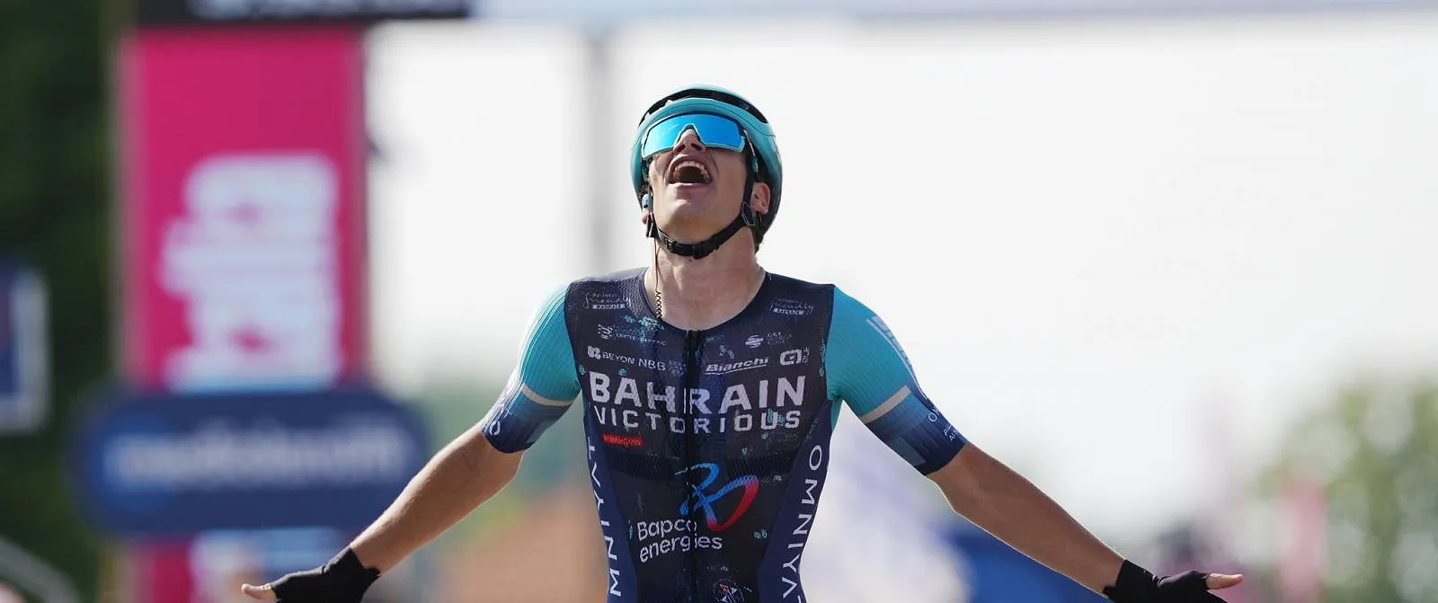 Alec Segaert verschalkt de sprinters en wint de twaalfde etappe van de Giro ! - Circus Daily