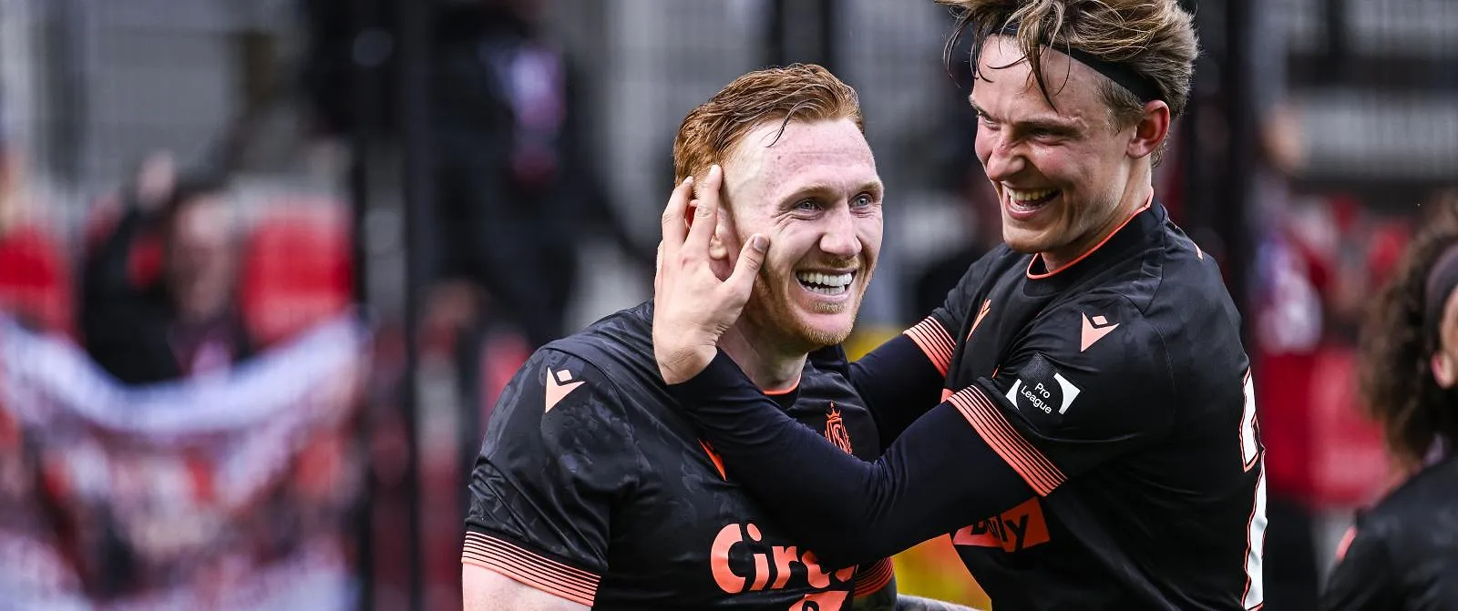 “Niet denken aan de barragewedstrijd” : David Bates voorzichtig voor Standard – Charleroi ! (video) - Circus Daily