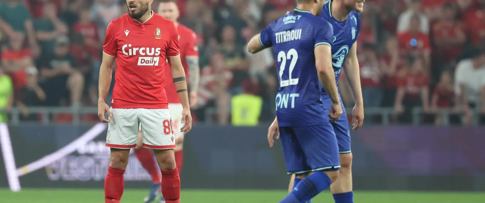 Royal Charleroi Sporting Club wint de Waalse clash (0-2) en houdt Standard de Liège weg van Europees voetbal - Belga