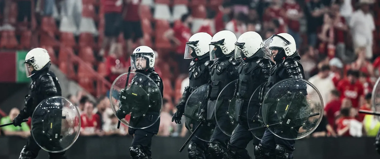 “Waalse derby : vier gewonden en zes arrestaties na incidenten tussen supporters” - Belga