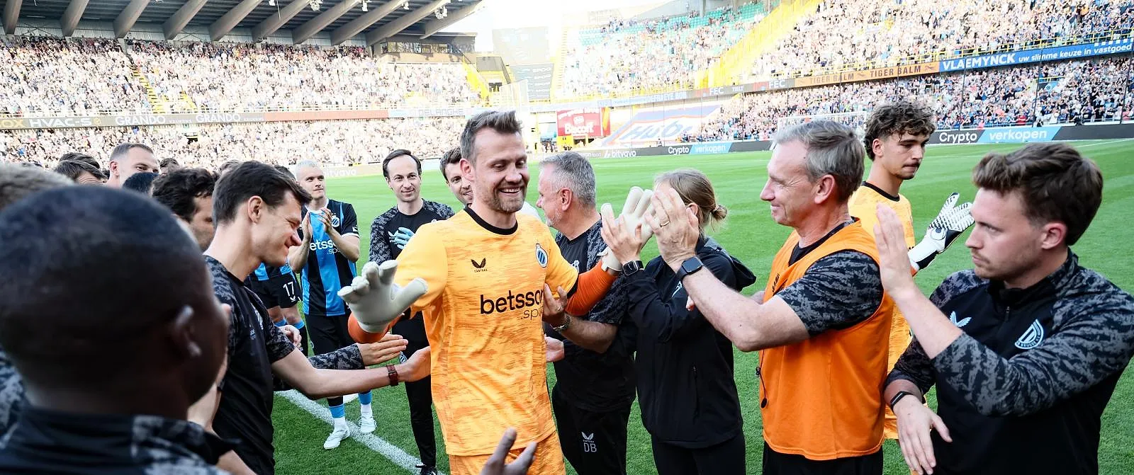 Erehaag voor de allerlaatste wedstrijd uit de carrière van Simon Mignolet - Circus Daily