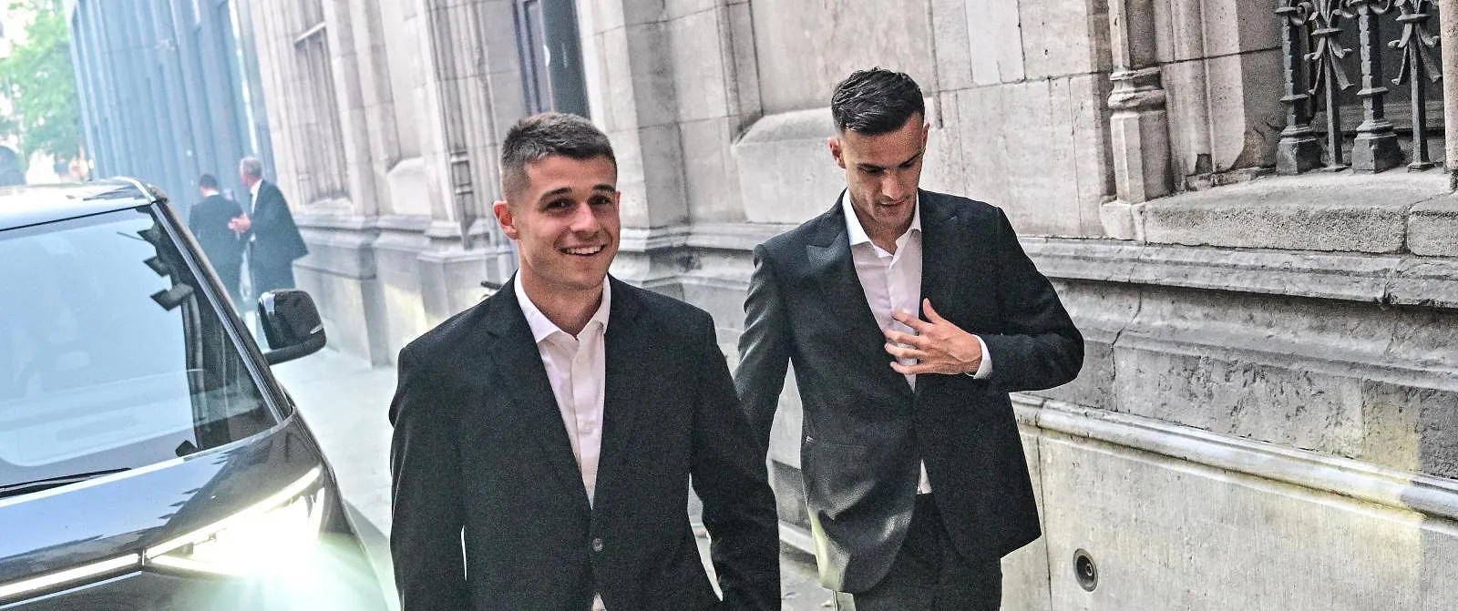 Aleksandar Stankovic rijft de trofee voor Talent van het Seizoen binnen ! - Circus Daily