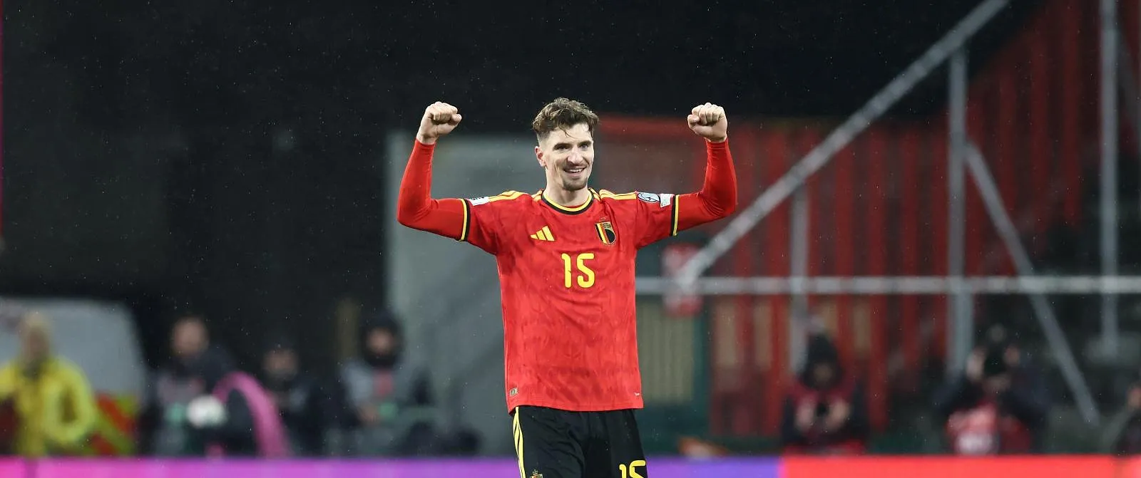 « Als ze me willen, hebben ze mijn telefoonnummer » : Thomas Meunier dingt openlijk naar de gunsten van Club Brugge - Circus Daily