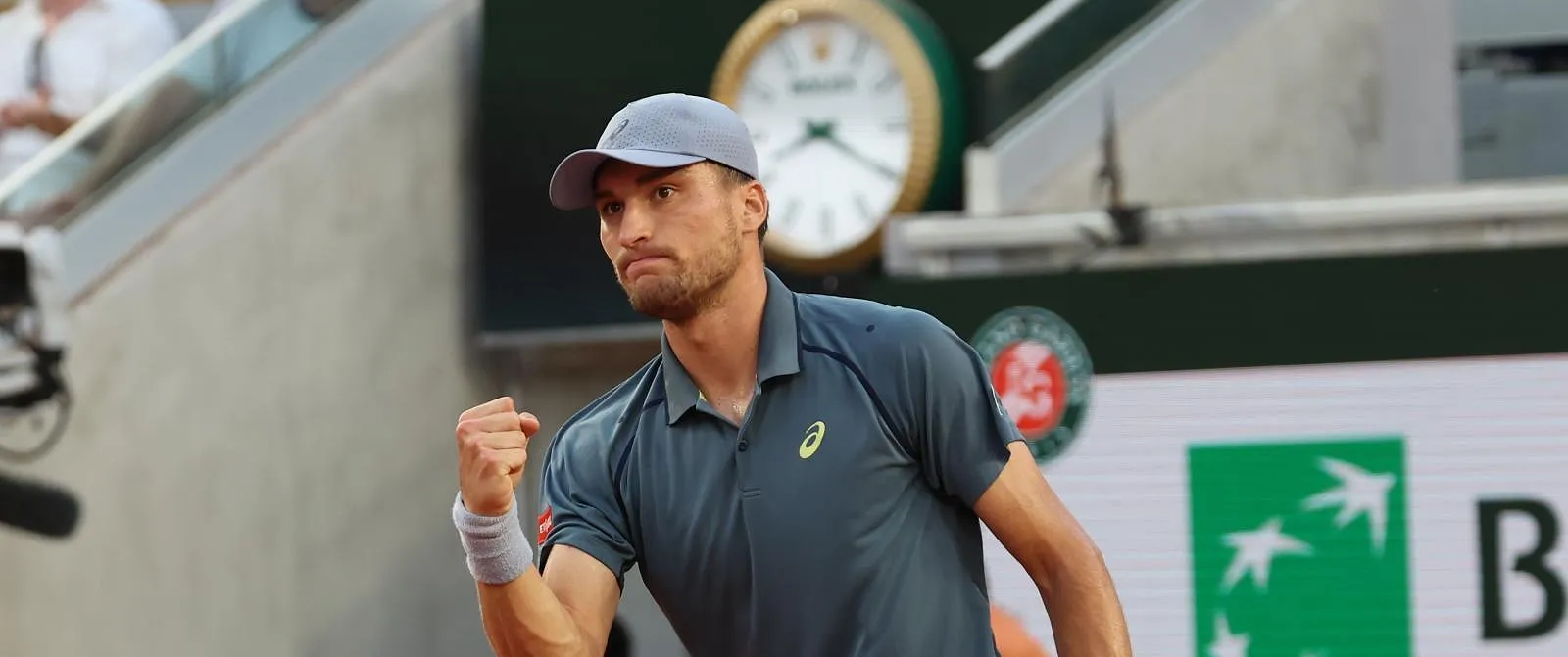 Stunt van formaat voor Raphaël Collignon : Belg kegelt Ben Shelton in drie sets uit Roland Garros ! - Circus Daily