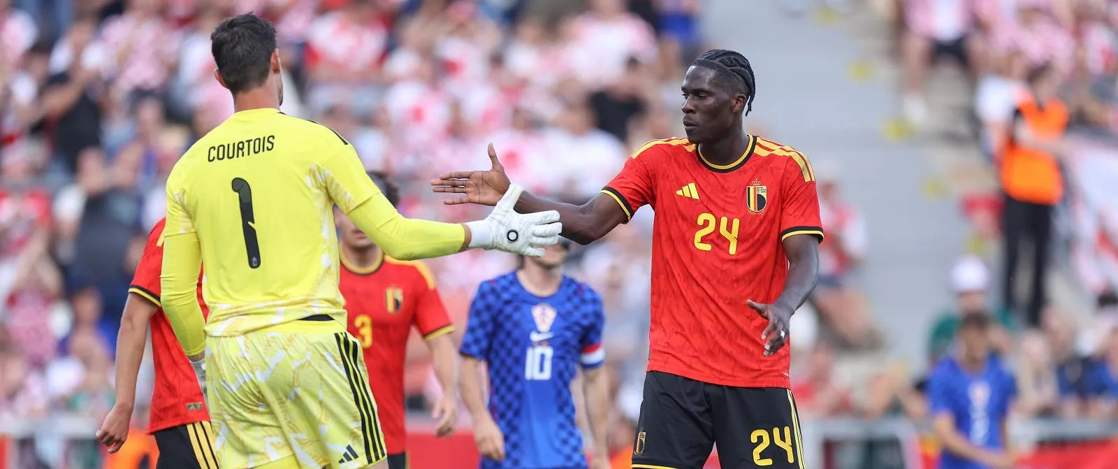 “De defensie stelde gerust” : onze consultant Nacer Chadli blikt terug op de zege van de Duivels in Kroatië !